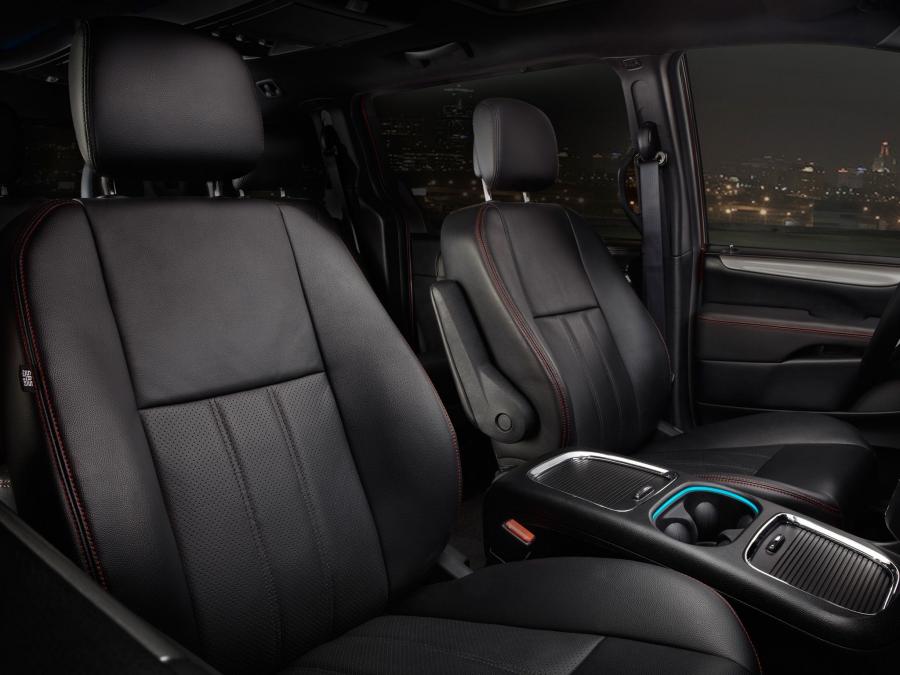  Dodge Grand Caravan R/T 2011 года  (фото 8 из 9)